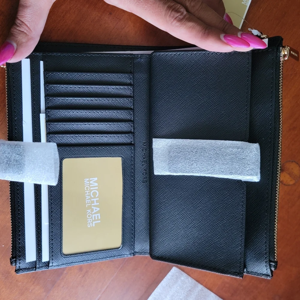 NWT Michael Kors Jet Set Travel Large Zip Black Saffiano Leather Wristlet Bag